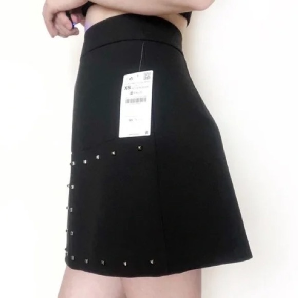 ZARA Black Mini Mod Boxy Studded Skirt Size M - Picture 3 of 13